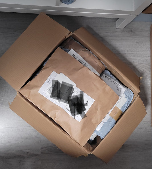 Ein Karton voll mit Mittelgroßen bis kleine Packs 17 Stück nur 1 mal da